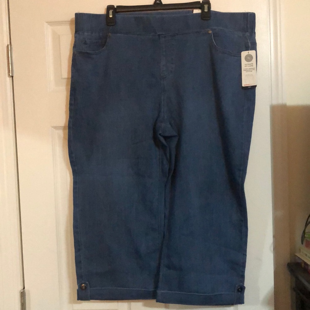 Avenue denim capris